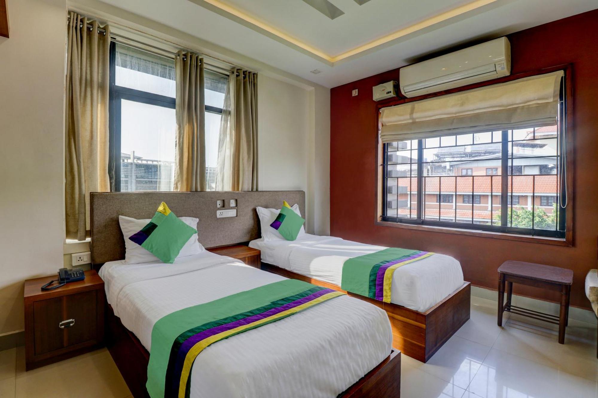 Itsy By Treebo - Rotano Glitz Inn Kozhikode Bagian luar foto